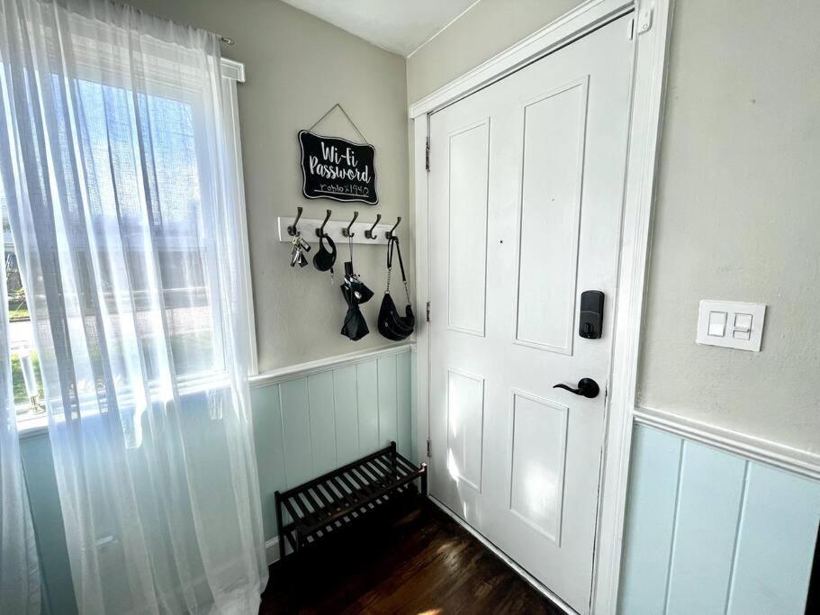 Cozy Sanctuary Minutes From The Bay And Beaches Tampa Exterior photo