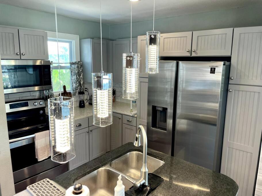 Cozy Sanctuary Minutes From The Bay And Beaches Tampa Exterior photo