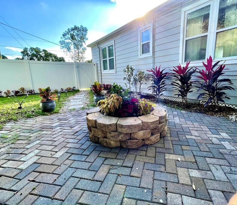Cozy Sanctuary Minutes From The Bay And Beaches Tampa Exterior photo