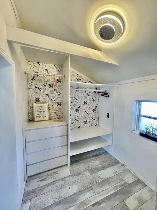 Cozy Sanctuary Minutes From The Bay And Beaches Tampa Exterior photo