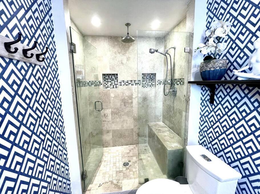 Cozy Sanctuary Minutes From The Bay And Beaches Tampa Exterior photo