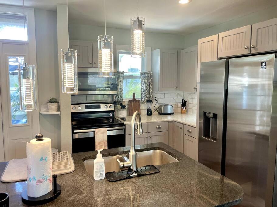 Cozy Sanctuary Minutes From The Bay And Beaches Tampa Exterior photo